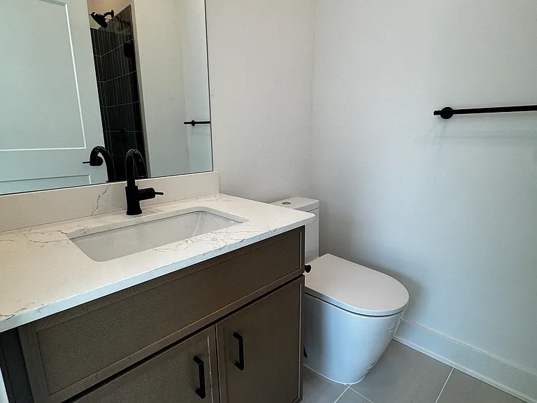 115 E 6th St — Photo 7