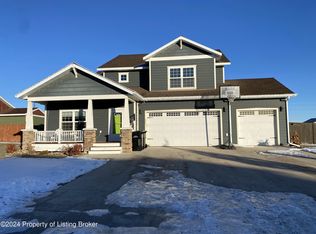 604 6th Ave NE, Watford City, ND 58854