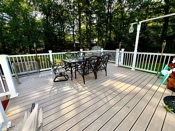 5th image of 104 Hedge Dr