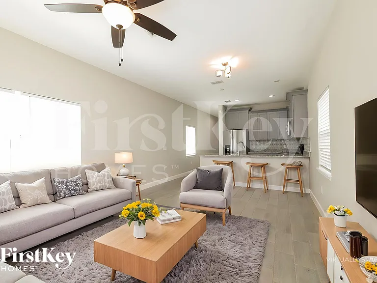 421 Finley Ave — Photo 4