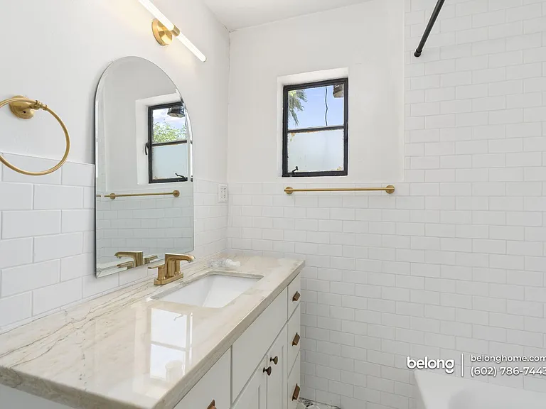 1136 E Almeria Rd — Photo 14