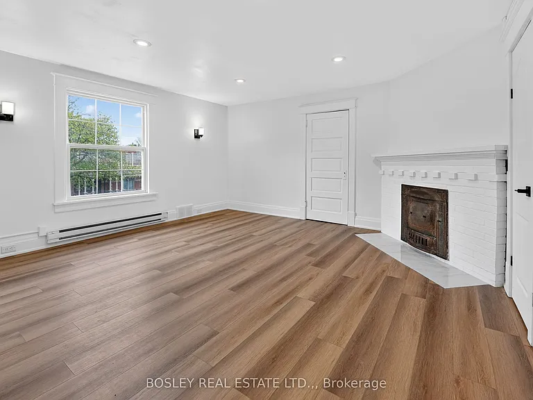 4 Queen St #2 — Photo 1