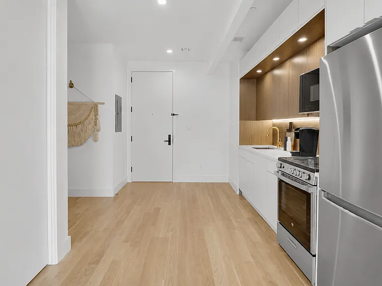 411 Meeker Ave #308D — Photo 2