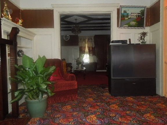 4th image of 496 E 24th St