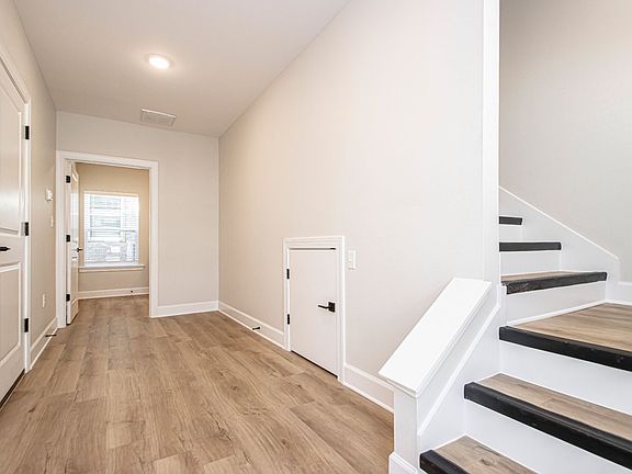 3rd image of 1300 W 4th St #D