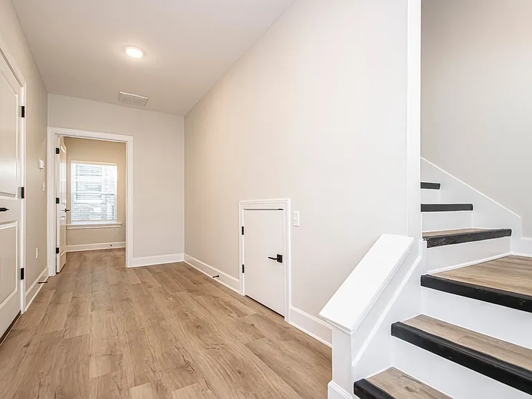 1220 W 4th St — Photo 5