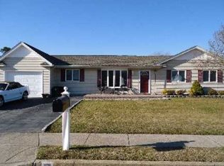 165 Glen Summer Rd, Holbrook, NY 11741