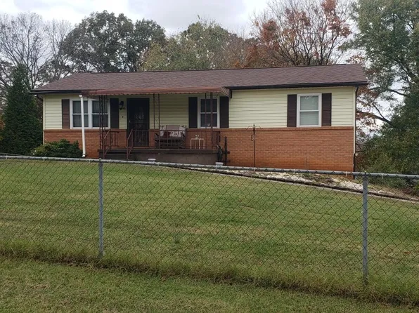 2745 Lisa Cir, Strawberry Plains, TN 37871