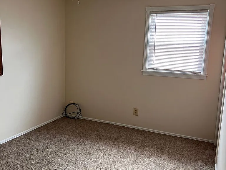 155 N Roanoke Ave — Photo 23