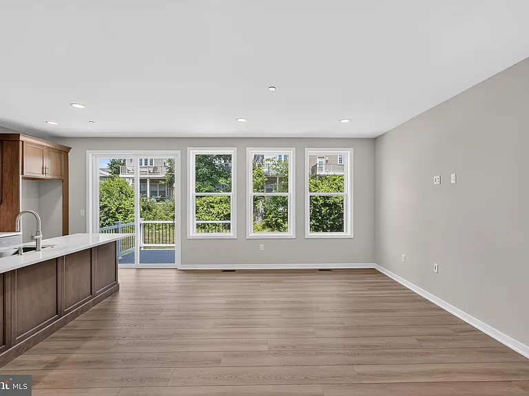 44 Grayson Ln — Photo 3