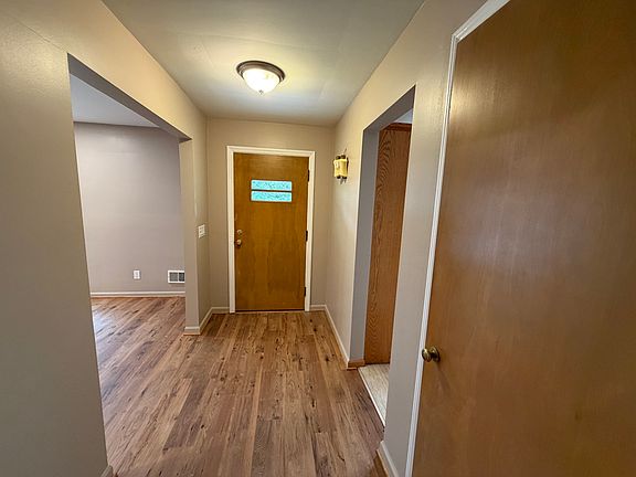 4th image of 211 Willowbend Rd