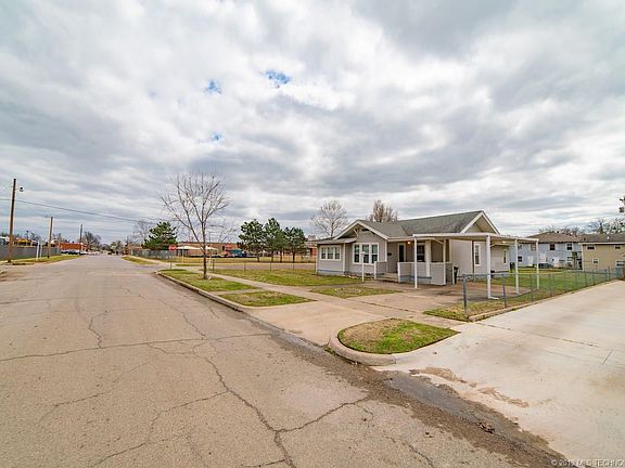 3rd image of 202 W 10th Ave