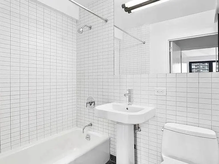 222 E 39th St #14-A — Photo 5