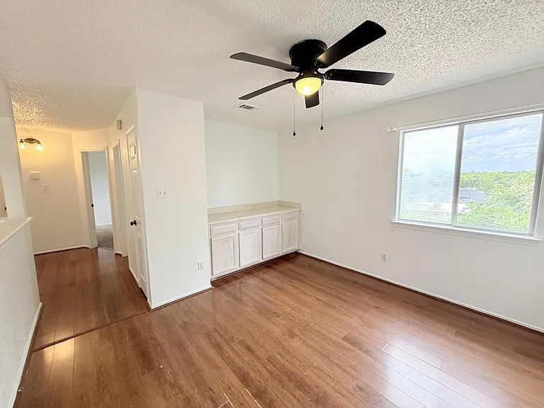 2302 Tracey Ann Ln — Photo 24