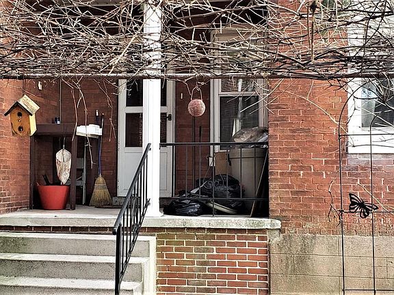 4th image of 220 Lincolnway W