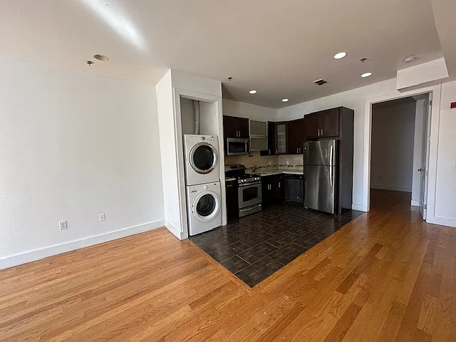 646 Montgomery St #3F — Photo 5