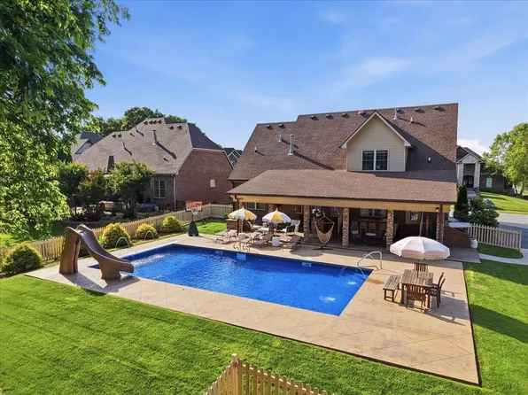 1108 Hunters Pointe Ln, Bowling Green, KY 42104