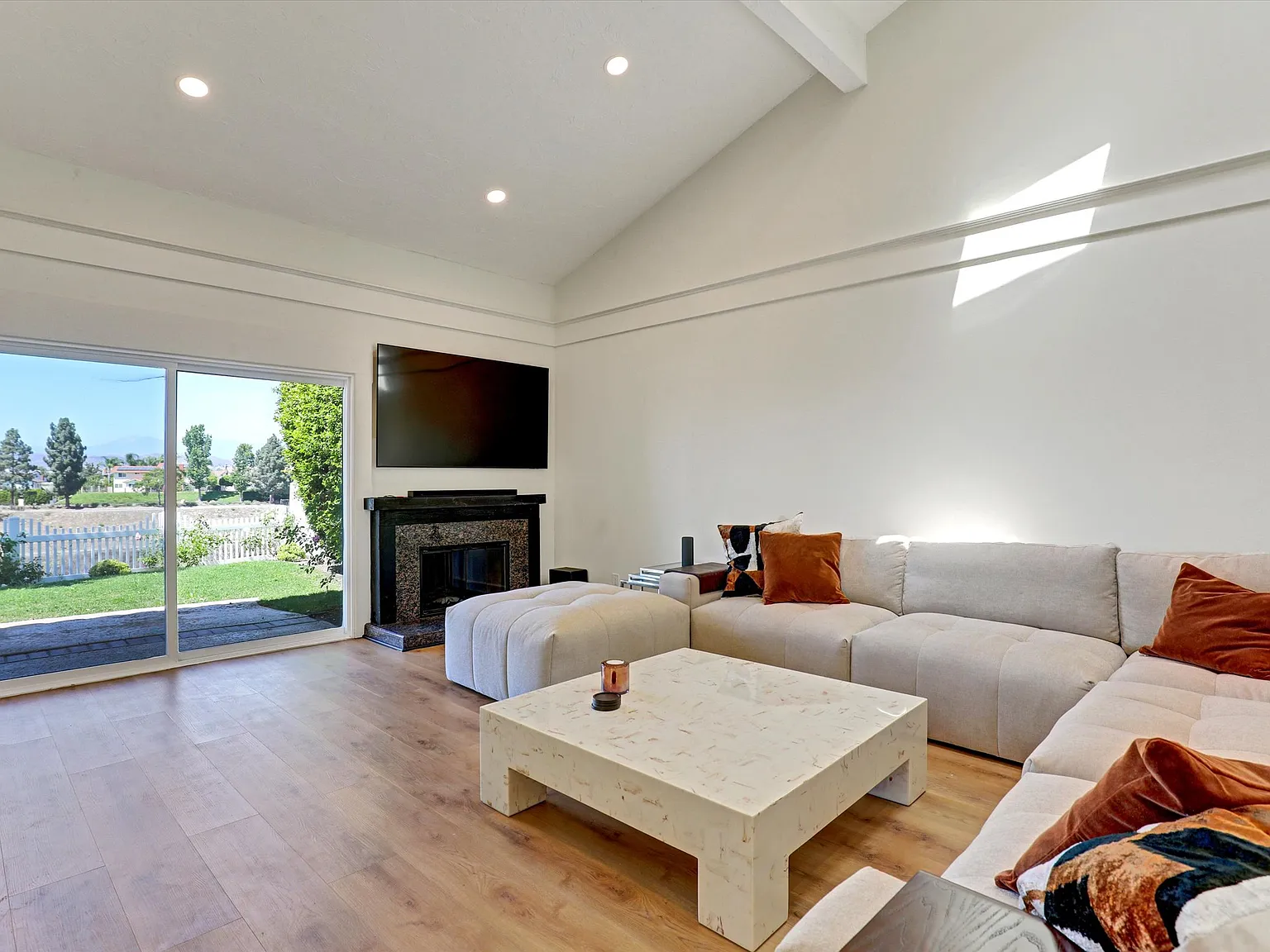 3 bed, 1766 sqft, $5,000 — Photo 2