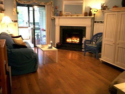 Gleaming floors, crown molding, wainscotting, chair rail trim!