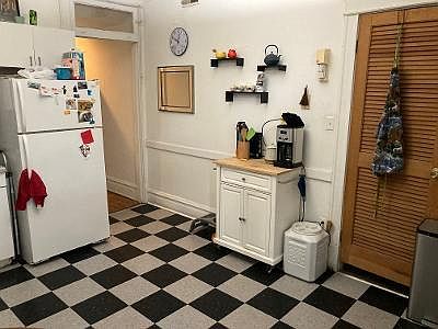 5th image of 2310 W Superior St APT 2E