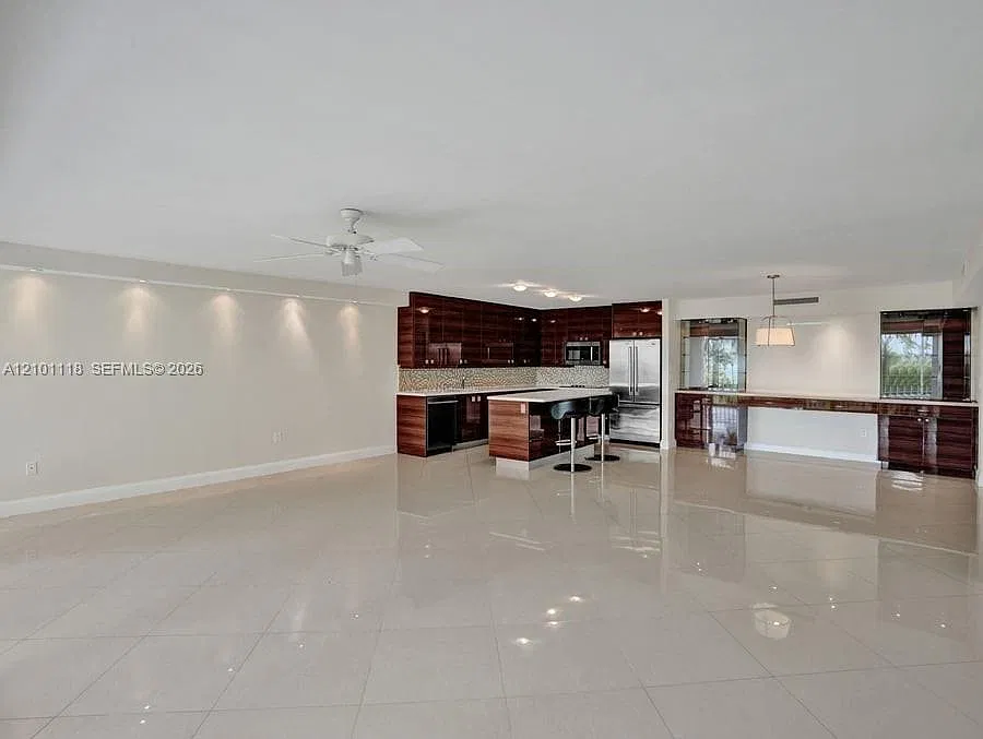 Grove Isle Condo — Photo 4