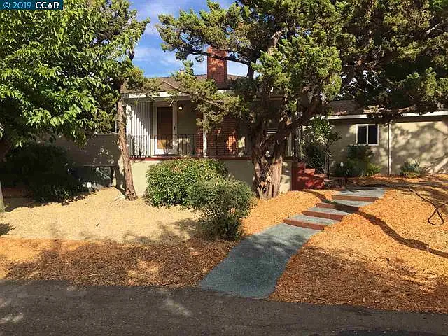 1630 3rd Ave photo 1