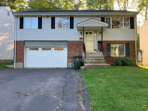 1232 Trout Brook Dr, West Hartford, CT 06119