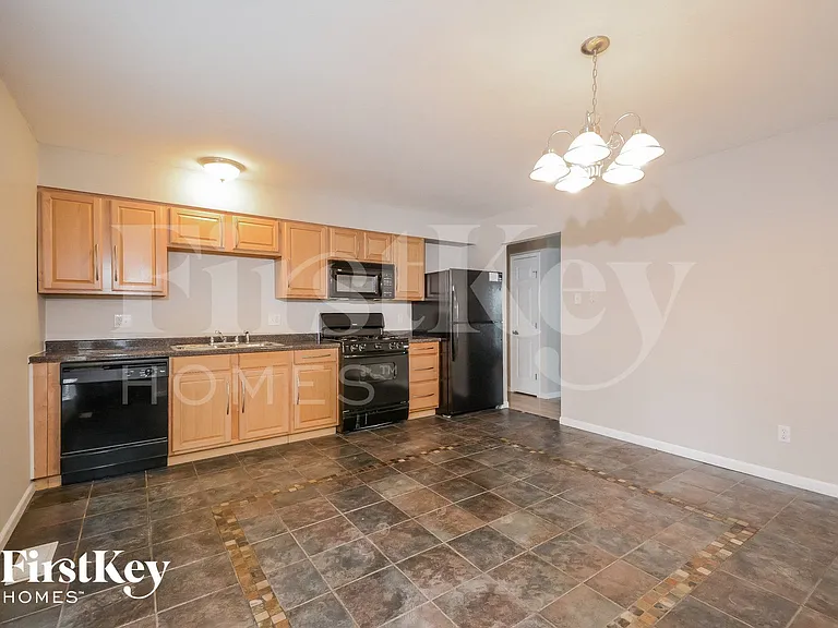 1224 Yorktown Dr — Photo 5