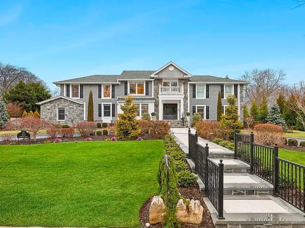 913 Gardiner Drive, Bay Shore, NY 11706
