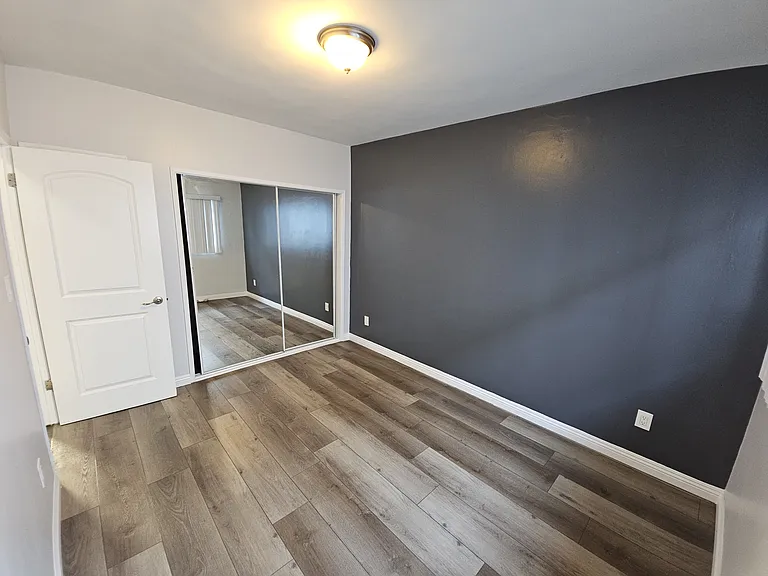 5843 Willoughby Ave #6 — Photo 6