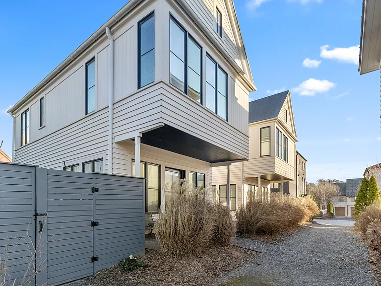 177 Ravenhurst Ln — Photo 1