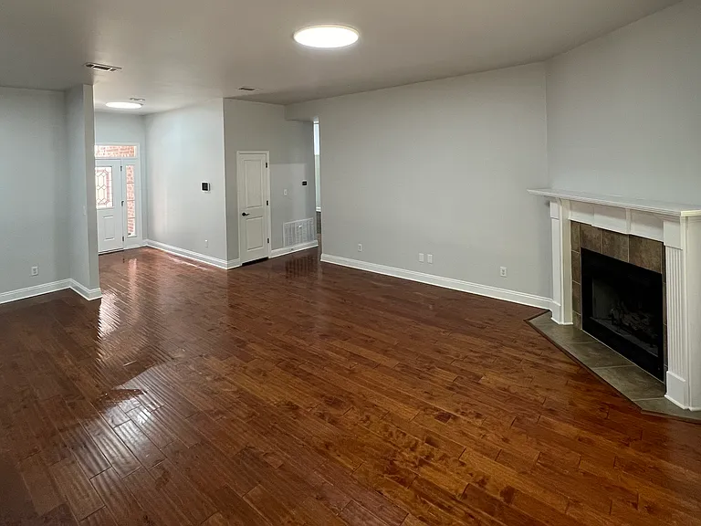 10191 Sable Ridge Dr — Photo 2