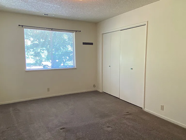 354 Pleasant St — Photo 9