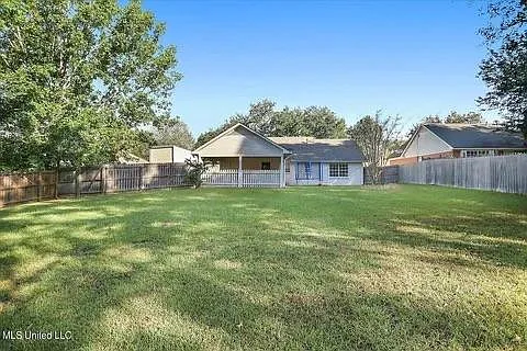 631 Live Oak Dr — Photo 17