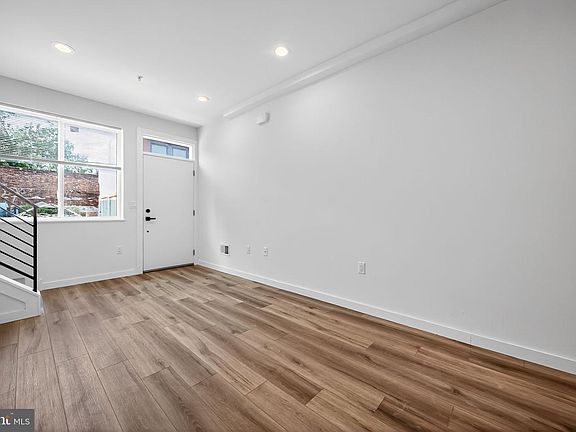 4th image of 3209 Latona St