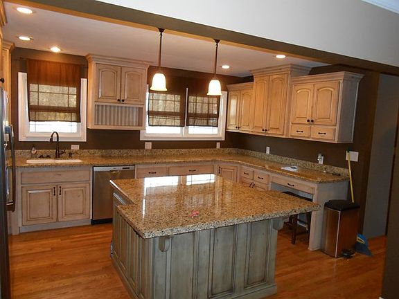 2nd image of 2080 Sequoia Dr