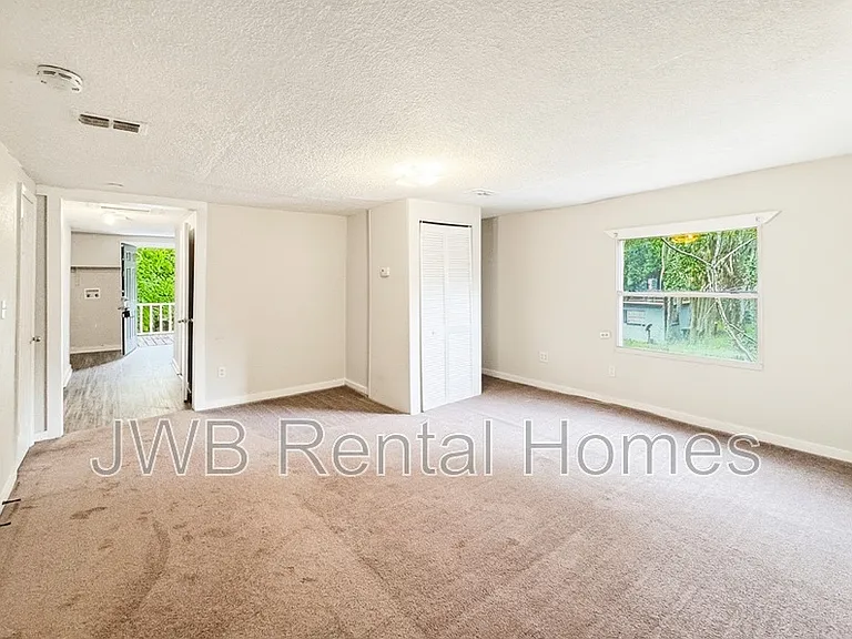 3933 Boulevard #2 — Photo 7