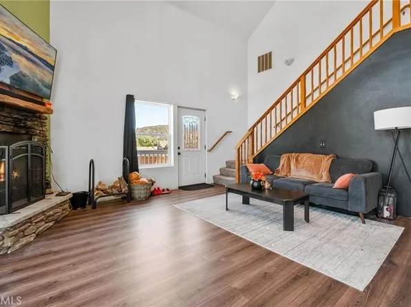 2076 Cedar Ln, Big Bear City, CA 92314
