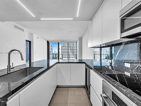 4th image of 88 SW 7th St Suite 806