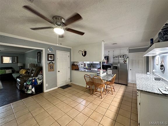 3rd image of 318 Oakwild Dr