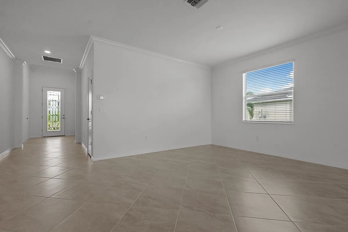 4 bed, 3.0 bath, 2032 sqft, $2,800 — Photo 4