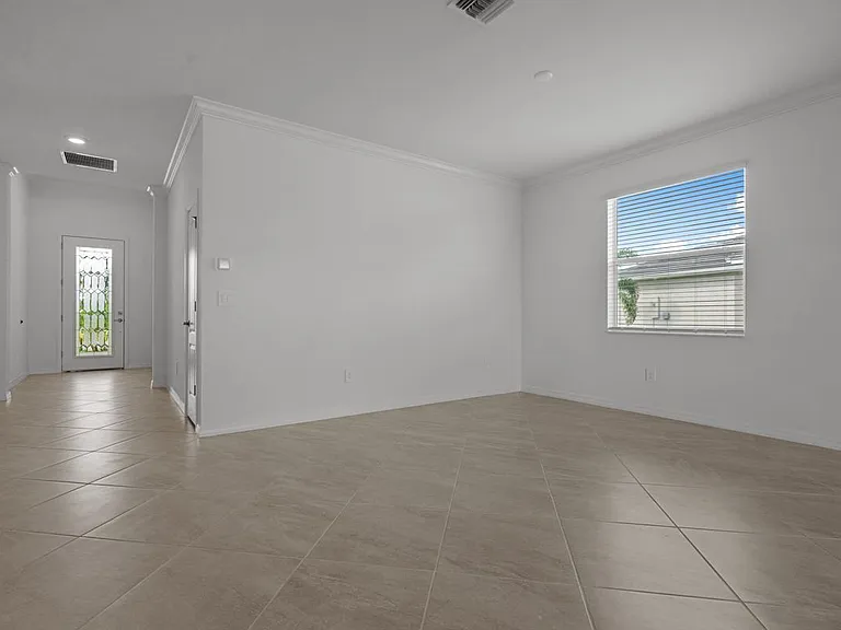 4363 Lemongrass Dr — Photo 4