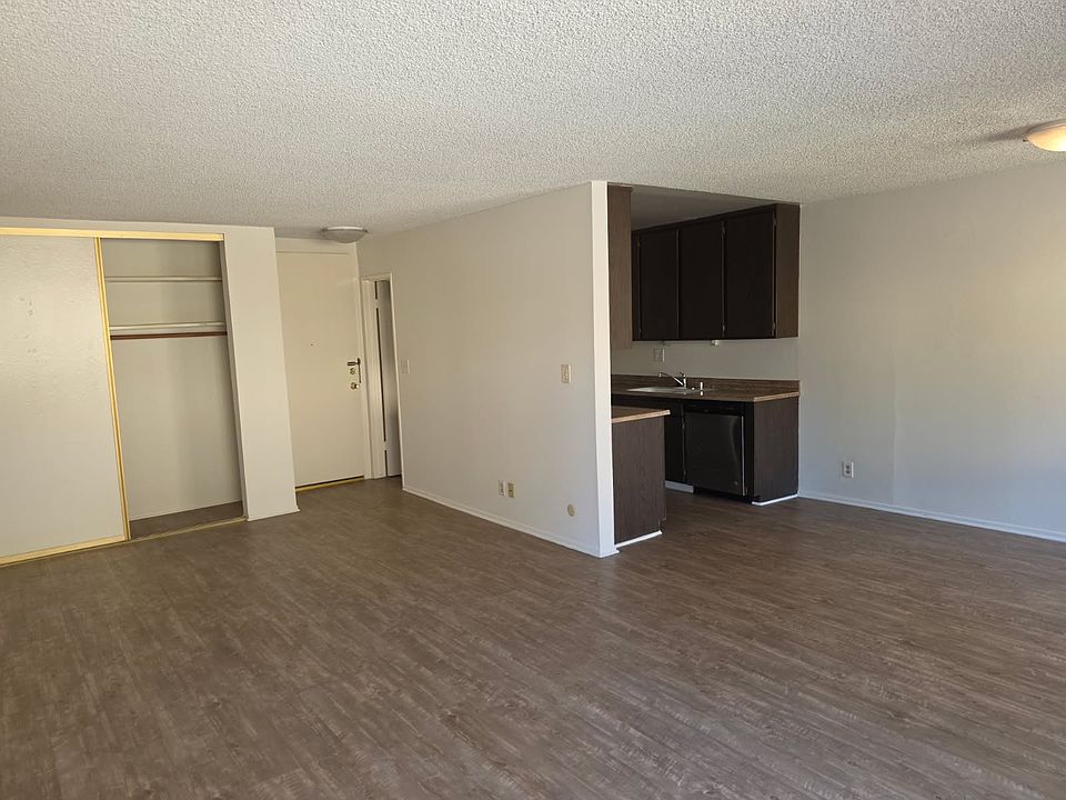 2nd image of 100 N Doheny Dr APT 102