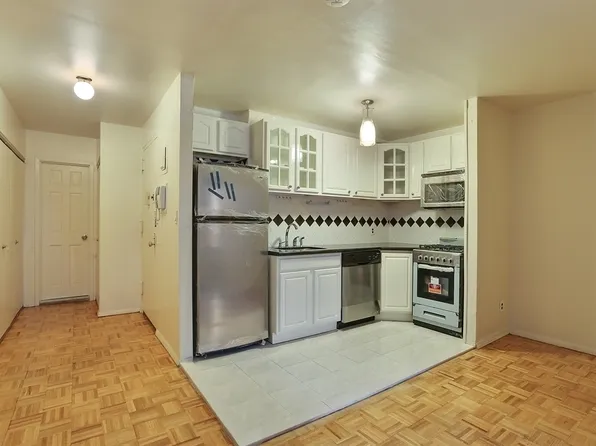 229 East 24th Street image 1 of 4