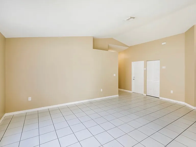 14232 SW 177th Ter — Photo 10