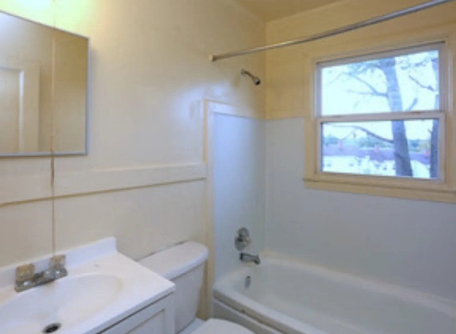 3 bed, 875 sqft, $950 — Photo 3