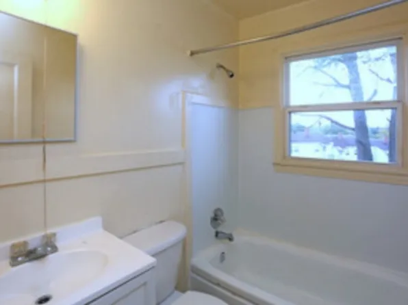 237 East Dr, Winston Salem, NC 27105