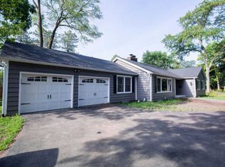 653 Elm Rd, Barrington, IL 60010