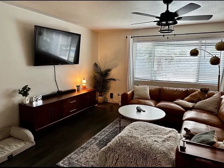 E Desert Cove Ave — Photo 1