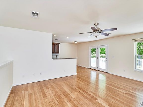 3rd image of 70 Round Table Ct